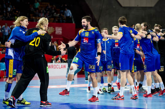 Bläddra bland fler bilder av Handboll, EM, Sverige - Danmark