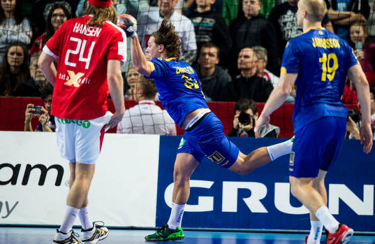 Sveriges Mattias Zachrisson gör 28-28 i slutsekunderna