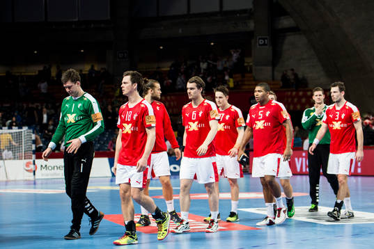 Danmarks spelare deppar när de lämnar planen