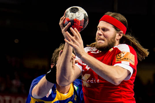 Danmarks Mikkel Hansen och Sveriges Jesper Nielsen
