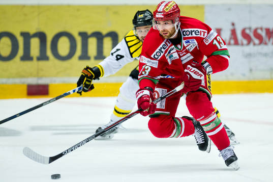 Brynäs Johan Alcén och Modos Bill Thomas