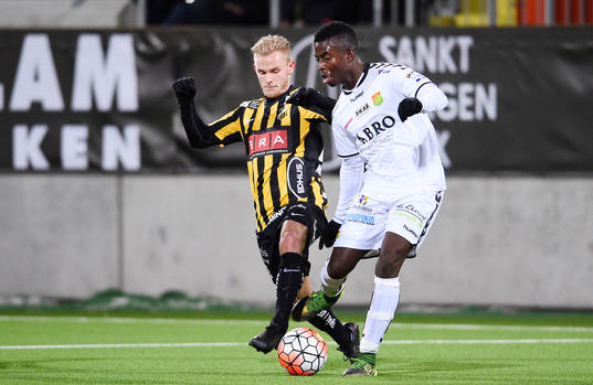 Häckens Niklas Andersen och GAIS Kieron Cadogan
