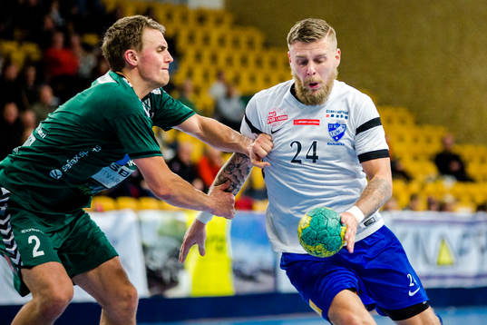Helsingborgs Michael Qvist stoppar Tumbas Simon Sonesten