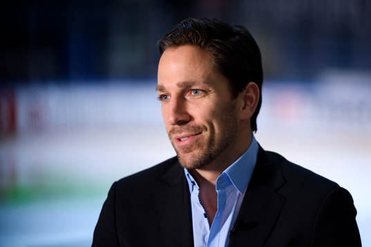 Frölundas Joel Lundqvist blir intervjuad