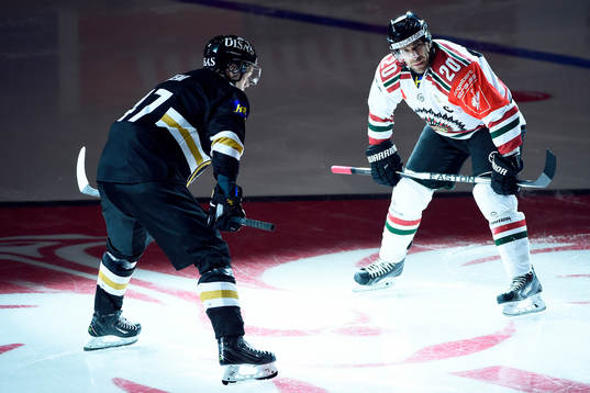 Kärpäts Mika Pyörälä och Frölundas Joel Lundqvist i