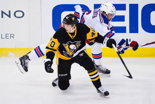 Pittsburghs Oskar Sundqvist och New Yorks Kevin Klein