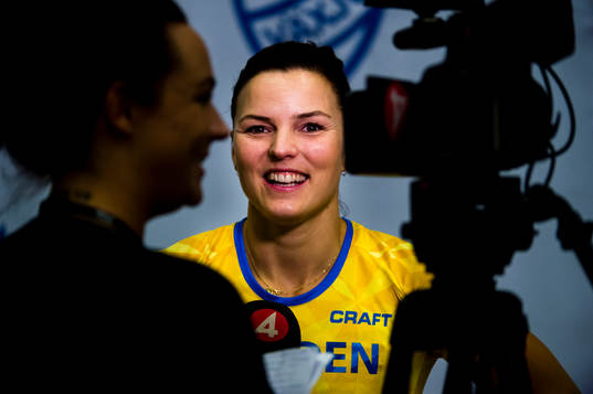 Sveriges Susanna Kallur blir intervjuad