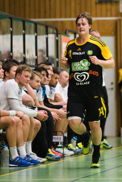 Sävehofs Johan Fagerlund jublar framför Aranäs