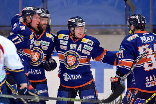 Växjös Tuomas Kiiskinen jublar