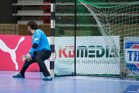 Drotts målvakt Mihailo Rapovanovic släpper in ett mål