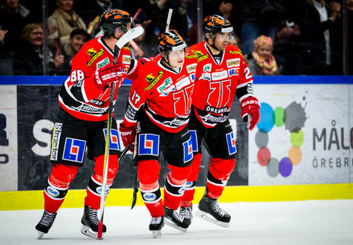 Örebros Daniel Viksten gör 2-1 och jublar med Martin