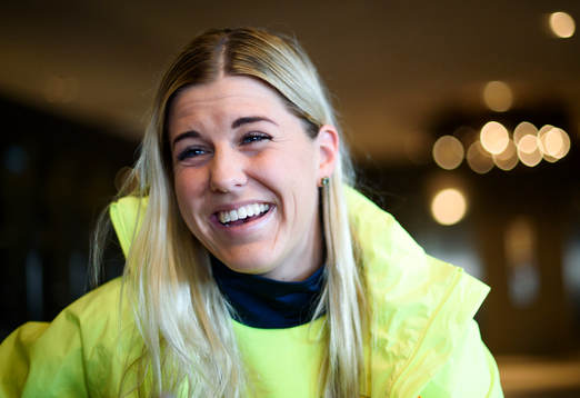 Sveriges Olivia Schough blir intervjuad innan en träning