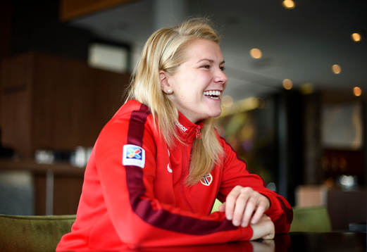 Norges Ada Hegerberg blir intervjuad