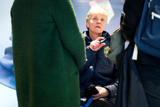 Sveriges förbundskapten Pia Sundhage blir intervjuad
