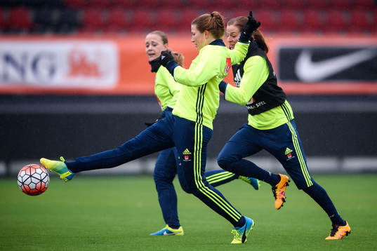 Sveriges Emma Berglund och Lotta Schelin