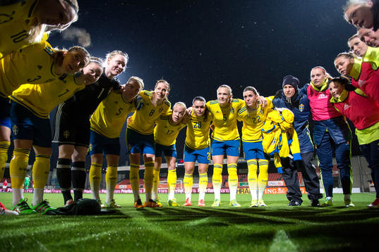 De svenska spelarna samlas