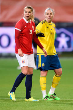 Norges Ada Hegerberg och Sveriges Lisa Dahlkvist