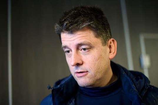 Sveriges läkare Mats Börjesson blir intervjuad
