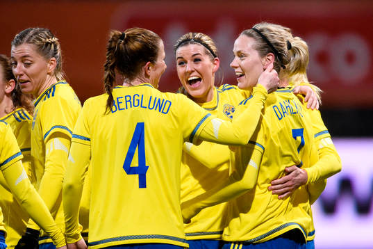 Bläddra bland fler bilder av Fotboll, Dam, OS-kval, Sverige - Schweiz