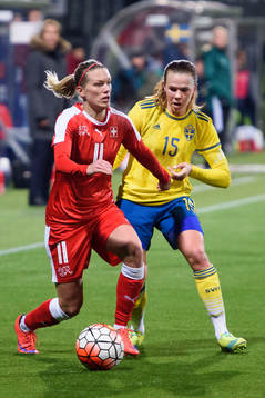 Schweiz Lara Dickenmann och Sveriges Jessica Samuelsson