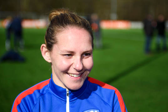 Nederländernas Manon Melis blir intervjuad