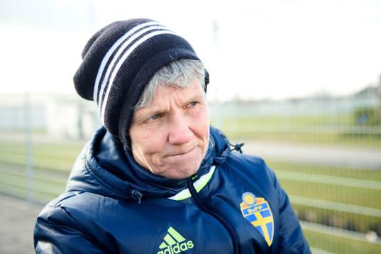 Sveriges förbundskapten Pia Sundhage blir intervjuad