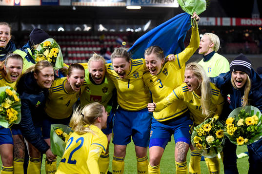 De svenska spelarna jublar