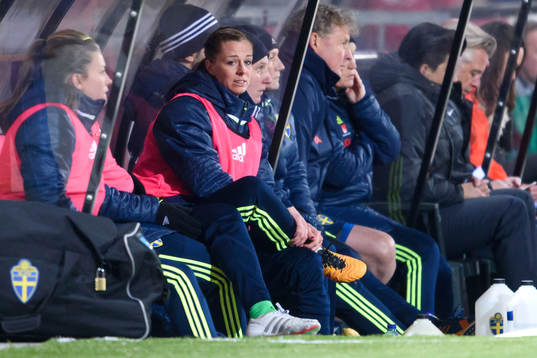 Sveriges Lotta Schelin på bänken