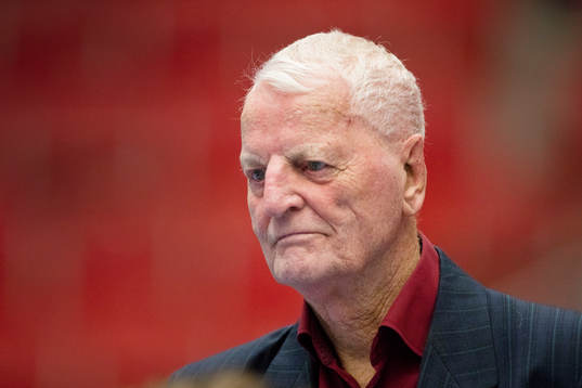 I 70 år har Bertil Alvérus varit drott trogen, här