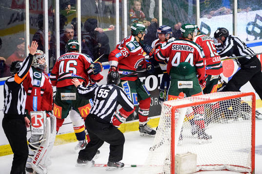 Bråk utbryter i slutminuterna av kvartsfinal 3 i
