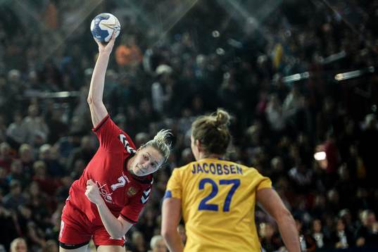 2810550 03/20/2016 Russia's Darya Dmitriyeva, left
