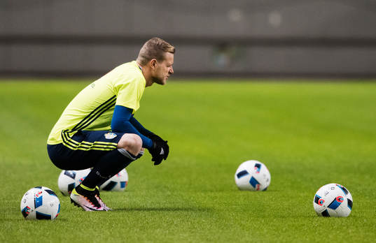 John Guidetti grimaserar