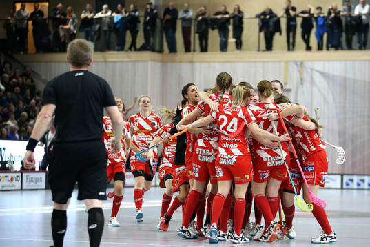 Pixbos spelare jublar