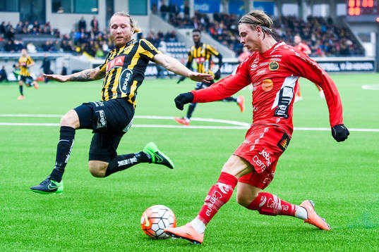 Häckens Emil Wahlström och Elfsborgs Simon Hedlund