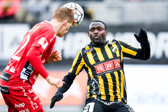 Elfsborgs Joakim Nilsson och Häckens John Owoeri