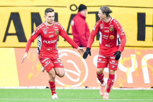 Elfsborgs Adam Lundqvist och Simon Hedlund jublar