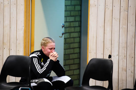 Endres målvakt Sophia Lundmark gråter