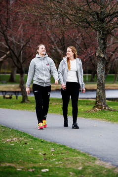 Pixbos Sara Helin och målvakt Sara Hjorting