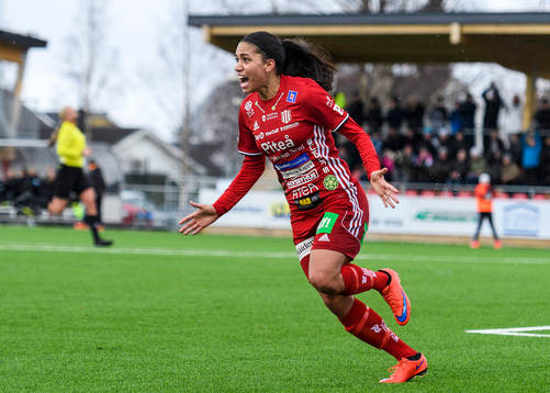 Bläddra bland fler bilder av Fotboll, Damallsvenskan, Piteå - Kopparbergs/Göteborg