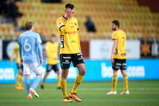 Elfsborgs Viktor Prodell tar sig för huvudet