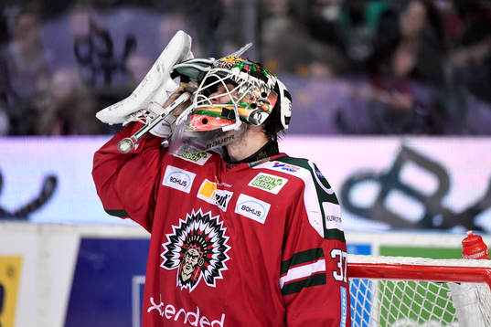 Frölundas målvakt Johan Gustafsson deppar
