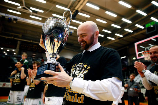 Södertäljes tränare Vedran Bosnic jublar