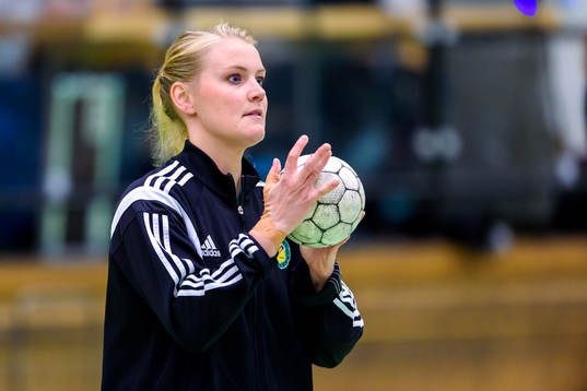 Sävehofs Ida Oden värmer upp innan semifinal 2 i