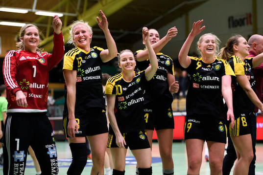 Sävehofs målvakt Johanna Bundsen, Elin Karlsson, Stine