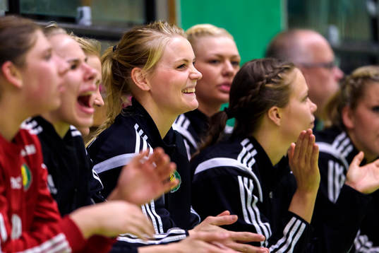 Sävehofs Ida Oden jublar på bänken