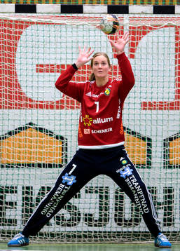 Sävehofs målvakt Johanna Bundsen räddar ett skott
