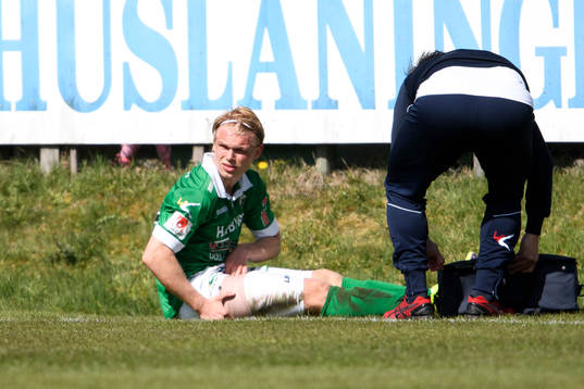 Ljungskiles Linus Tornblad får benet lindat