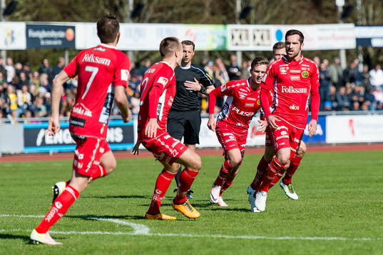 Elfsborgs Emir Bajrami (th) jublar