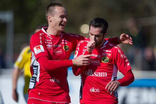 Elfsborgs Viktor Prodell och Emir Bajrami jublar