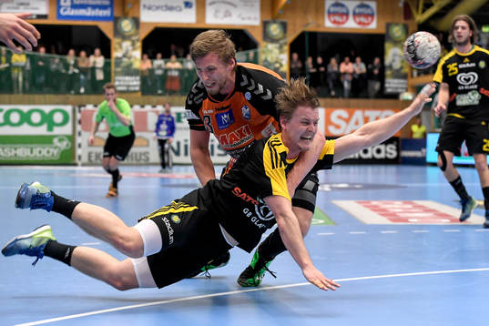 Kristianstads Olafur Gudmundsson och Sävehofs Johan